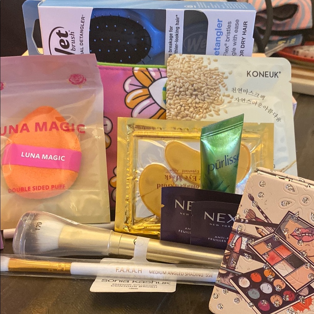 Large Beauty and Skincare Bundle with Makeup Accessories